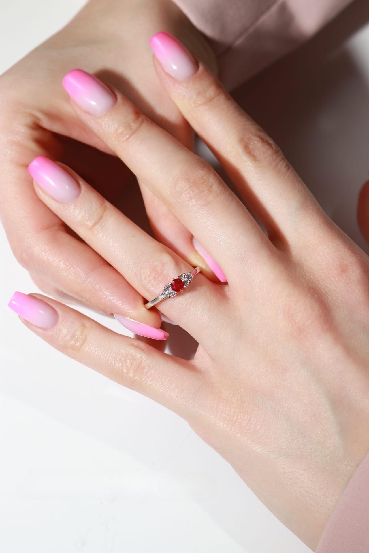 Pierscionek zareczynowy z rubinem 043 CT z bialego zlota my lilly 05