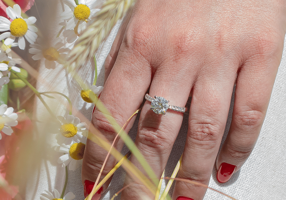 Pierścionek z diamentem