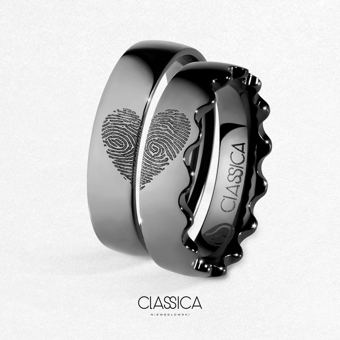 obrączki ślubne czarne złoto z odciskami palców ułożonymi na kształt połówki serca