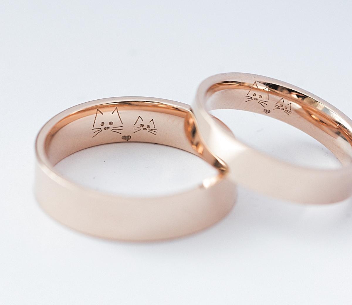 dwie obrączki ślubne różowe złoto z grawerem koty