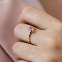 Przewodnik po wyborze idealnego pierścionka zaręczynowego - kamienie, kształty i styl