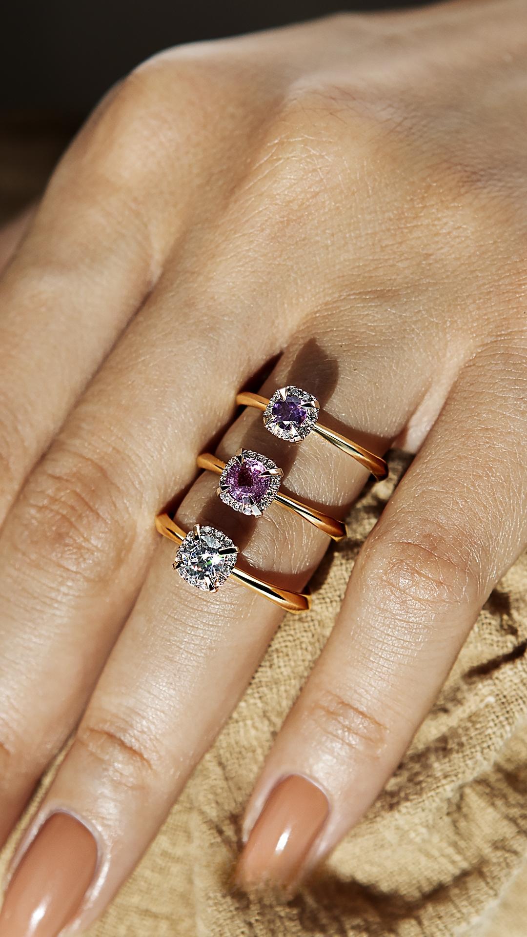 Pierscionek zareczynowy z diament 098 ct z zolte zloto beauty na palcu 02