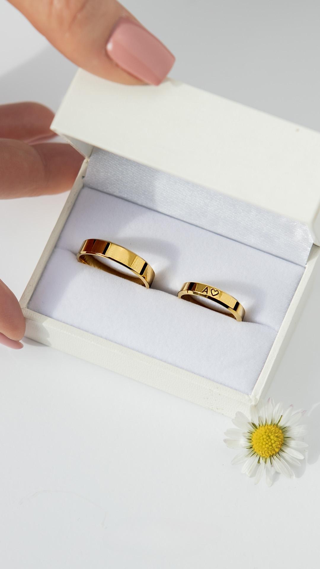 Obraczka slubna fazowana 4 mm z zoltego zlota 08