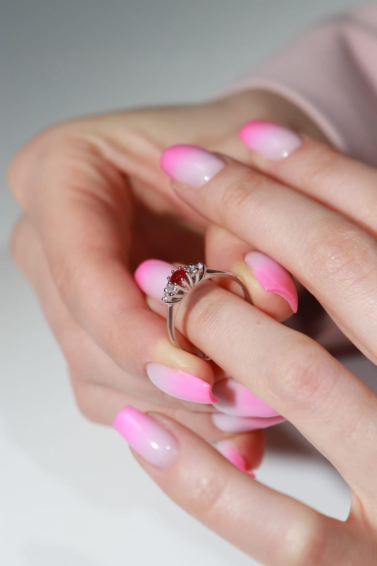 Pierscionek zareczynowy z rubinem 043 CT z bialego zlota my lilly 04