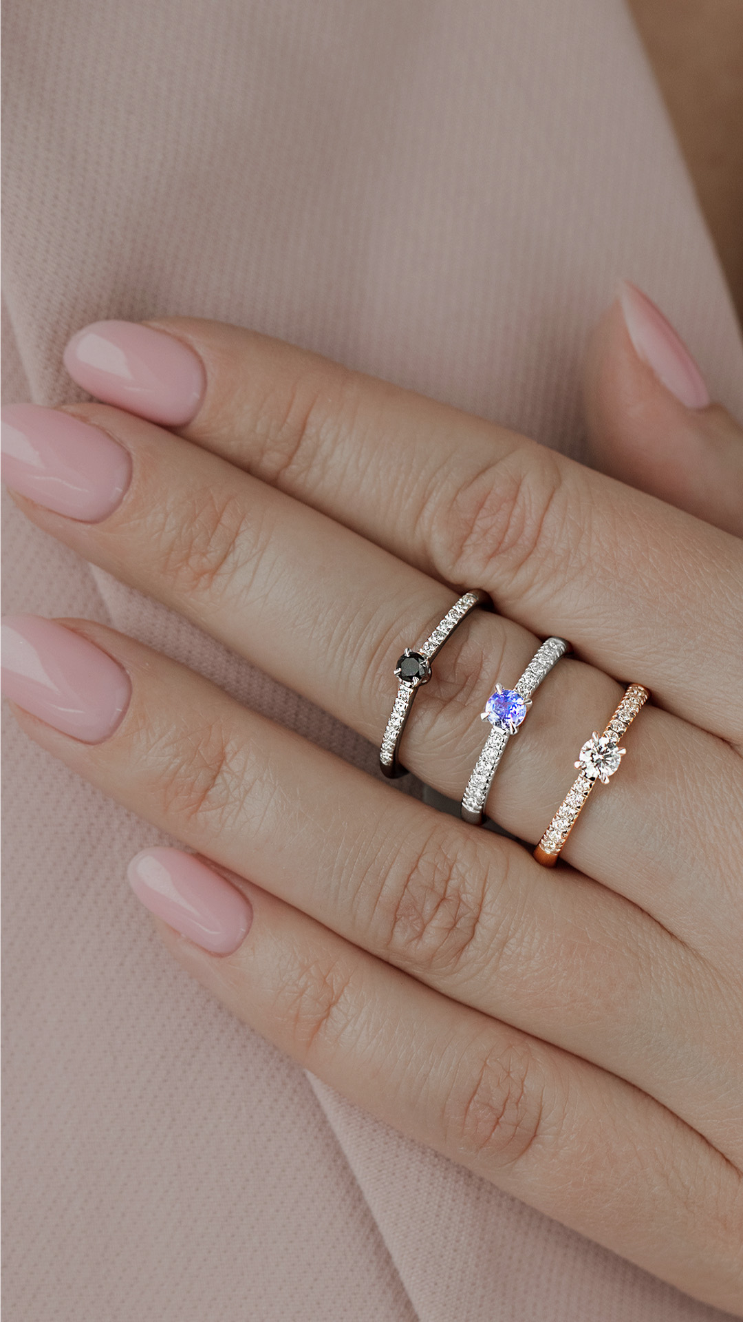 Pierscionek zareczynowy z diamentem czarnym 039 CT z czarnego zlota my sunshine na palcu 04